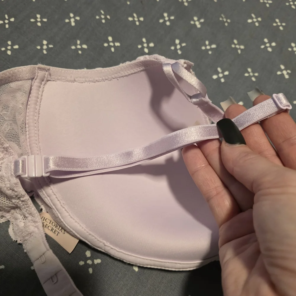 Victoria's Secret Lavender Lace Bra - Picture 6 of 8